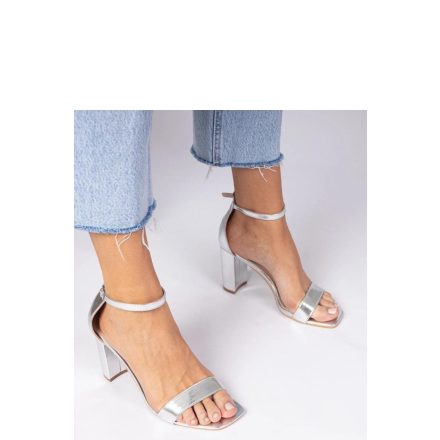 Magassarkú szandál model 211045 PRIMO