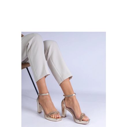 Magassarkú szandál model 211047 PRIMO