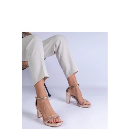 Magassarkú szandál model 211048 PRIMO