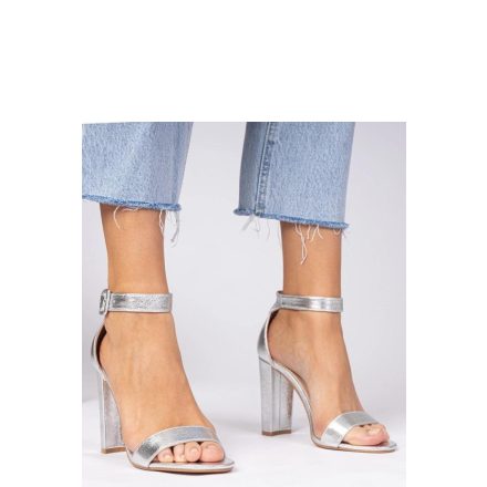 Magassarkú szandál model 211049 PRIMO