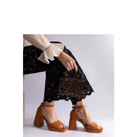 Magassarkú szandál model 212073 PRIMO