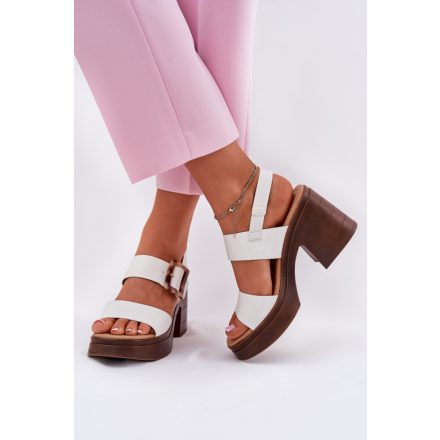 Magassarkú szandál model 213008 Step in style