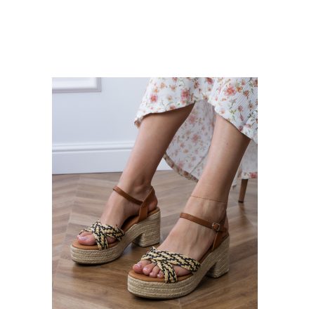 Magassarkú szandál model 213410 PRIMO
