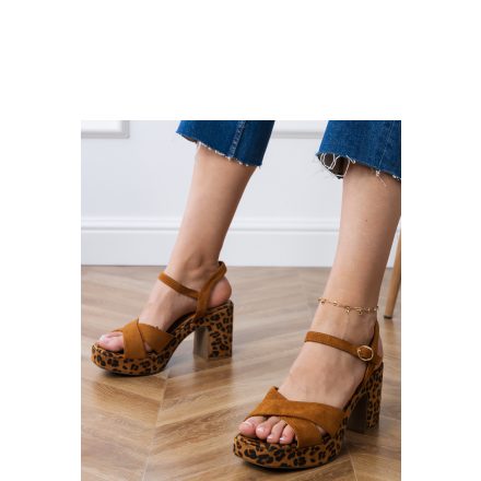 Magassarkú szandál model 213413 PRIMO