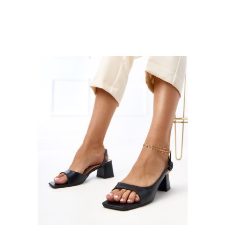 Magassarkú szandál model 215629 PRIMO